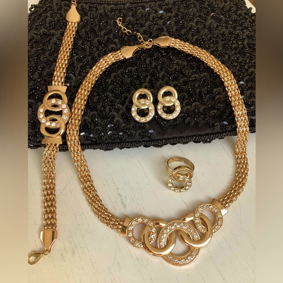 🌟NWT Gold Rhinestone Necklace Bracelet Earrings Set - Picture 3 of 8